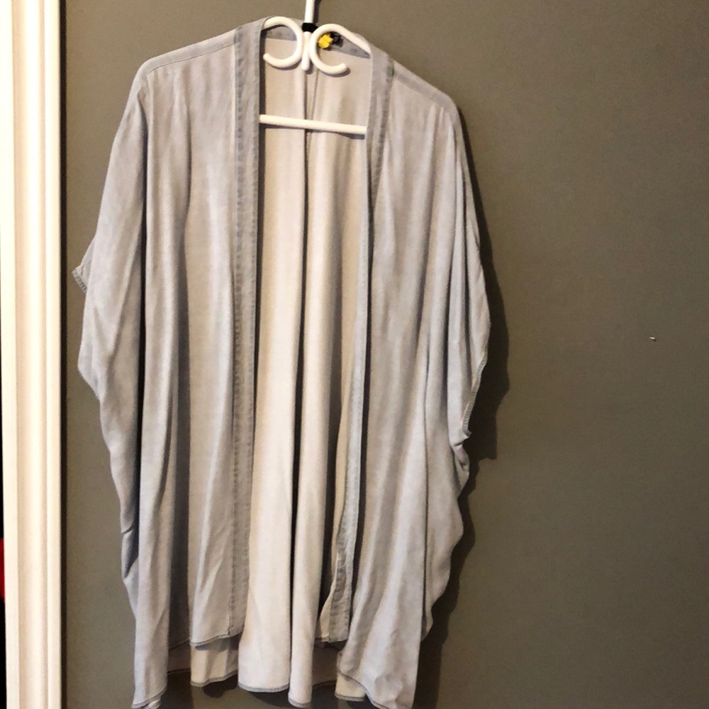 Jean coloured light short sleeve flowy cardigan